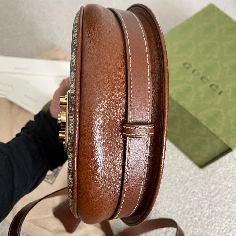 Gucci Padlock Saddle Crossbody - Picture 7 of 16